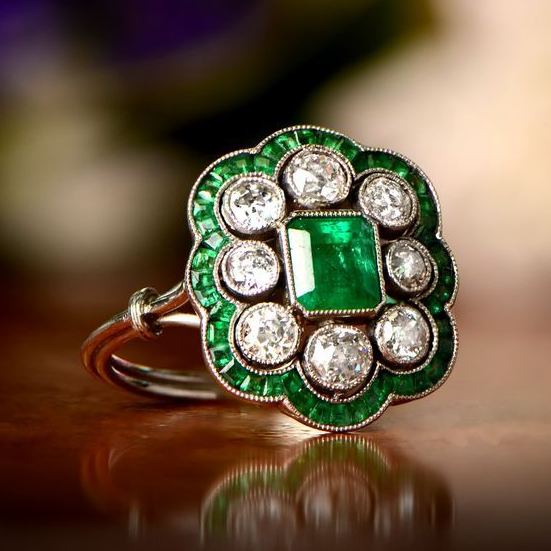 Anillo Vintage con Esmeralda