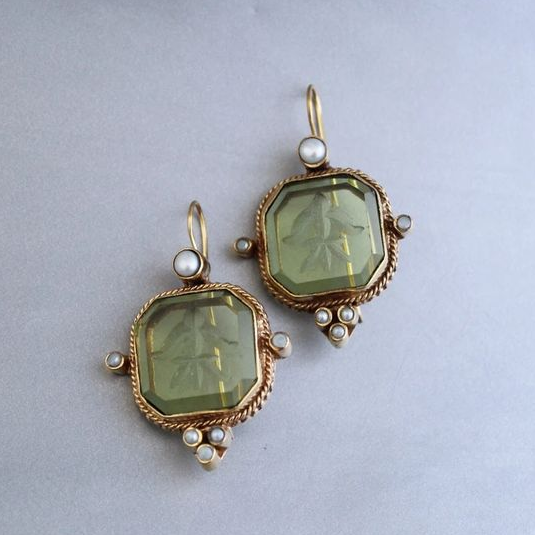 Aretes Vintage Verdes con Perlas