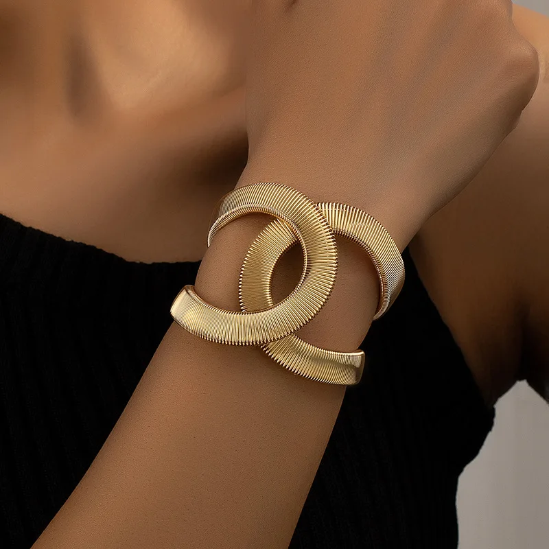 Brazalete Elegante Doble de Oro